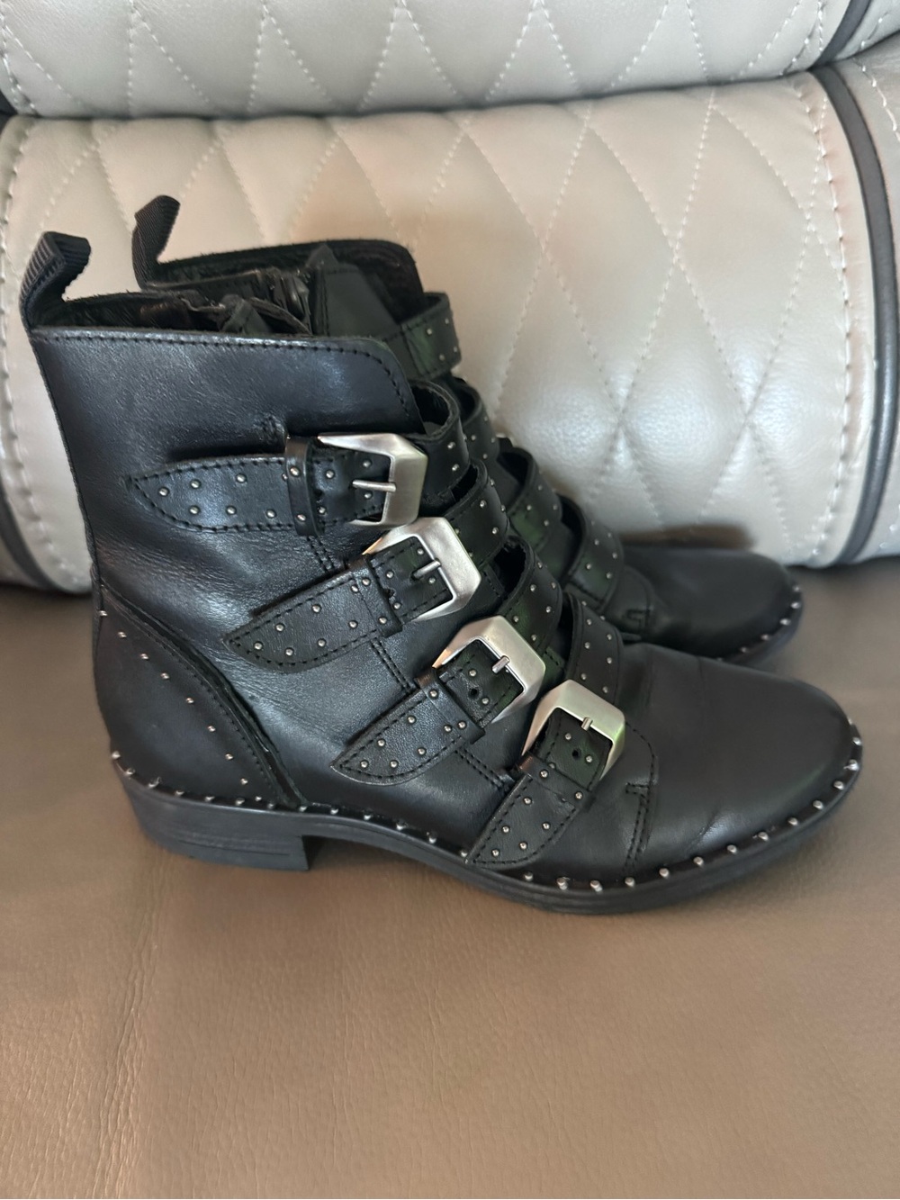 These are Steve Madden Women's Pursue ankle boots in black leather, size 6